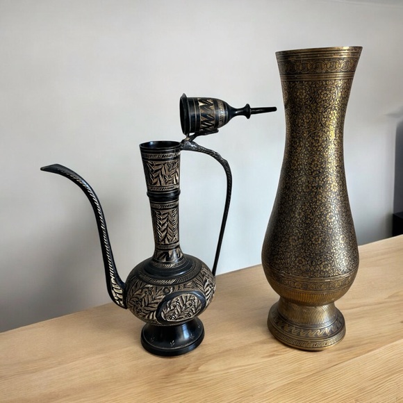 Antique Indian Surahi Water Pot And Vase Brass 12" Tall. Decorate Pease - Picture 2 of 5